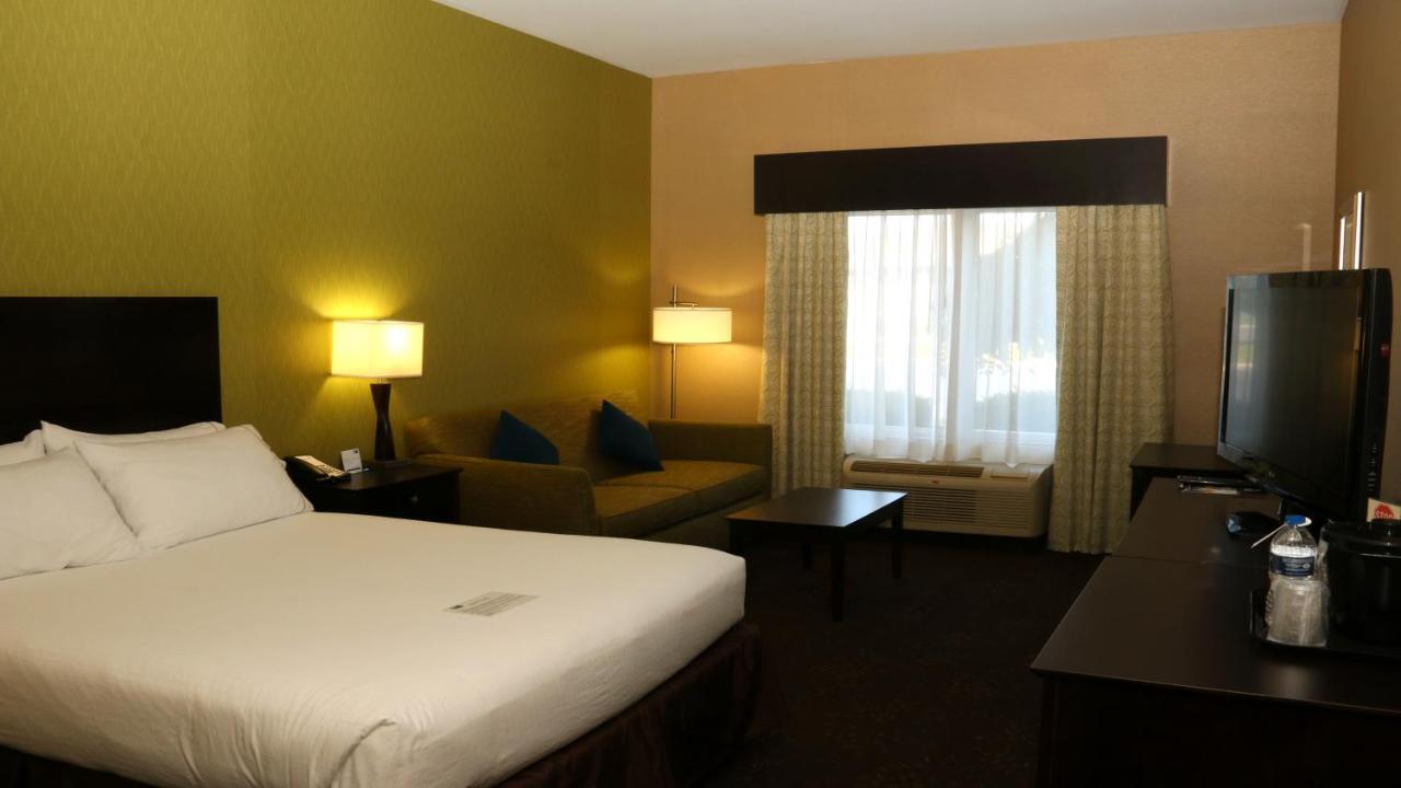 Holiday Inn Express Hotel & Suites Saginaw By Ihg Exterior photo