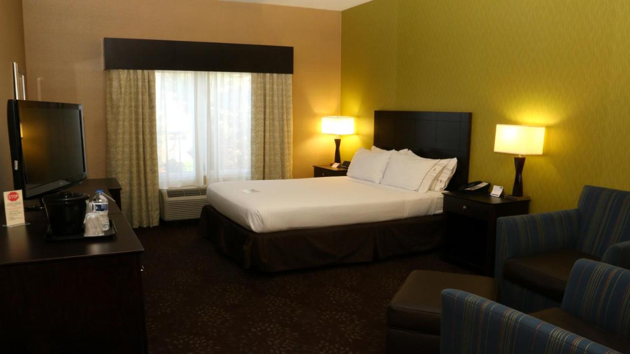 Holiday Inn Express Hotel & Suites Saginaw By Ihg Exterior photo