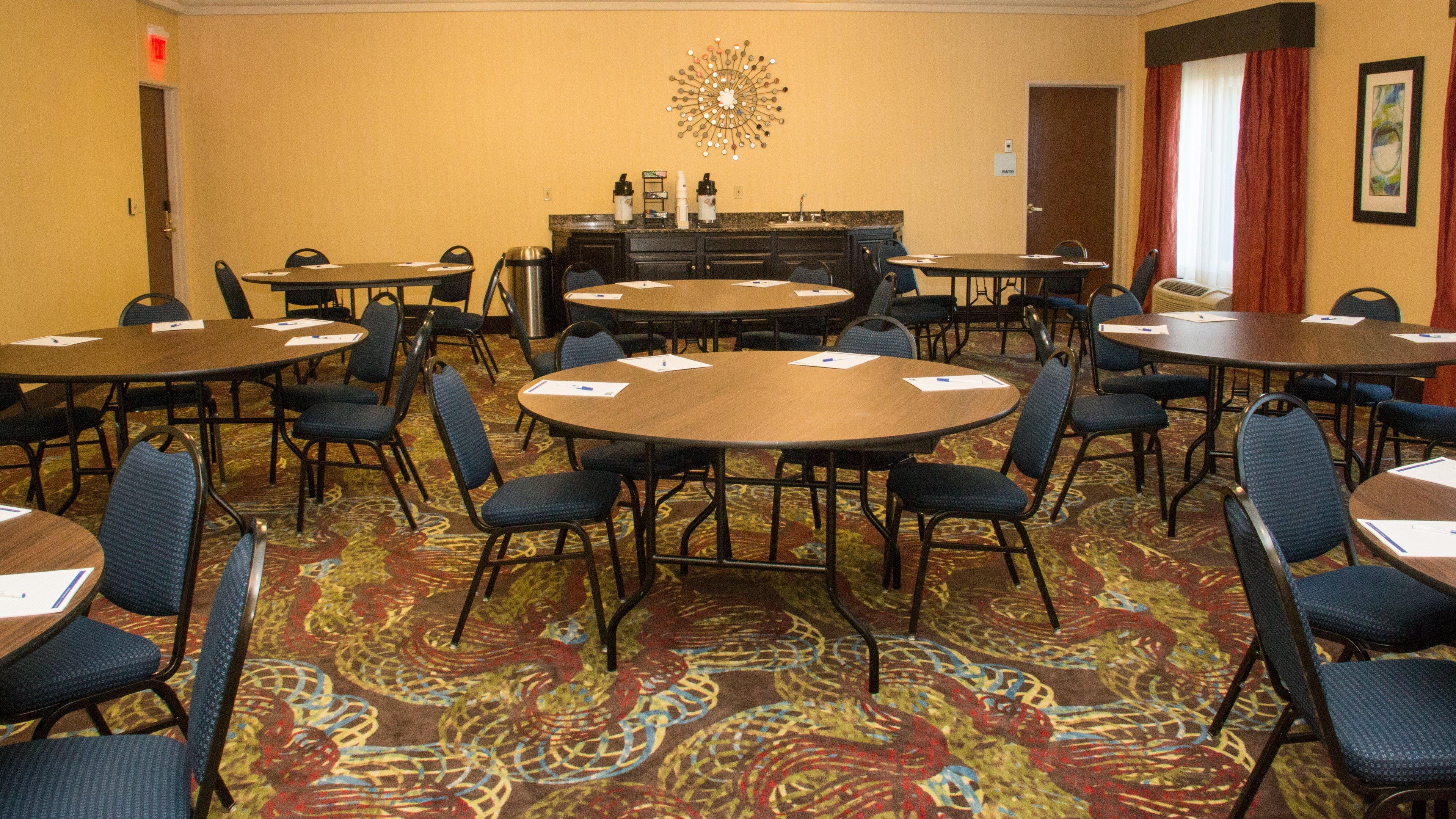 Holiday Inn Express Hotel & Suites Saginaw By Ihg Exterior photo