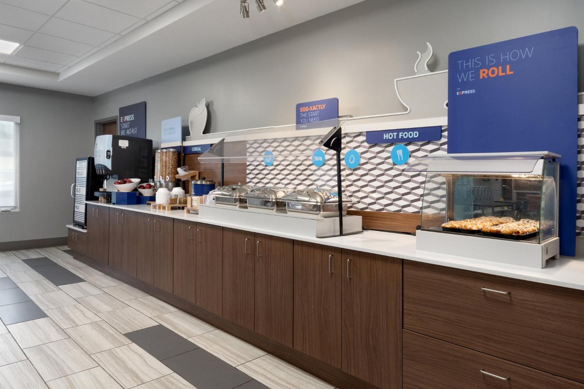 Holiday Inn Express Hotel & Suites Saginaw By Ihg Exterior photo