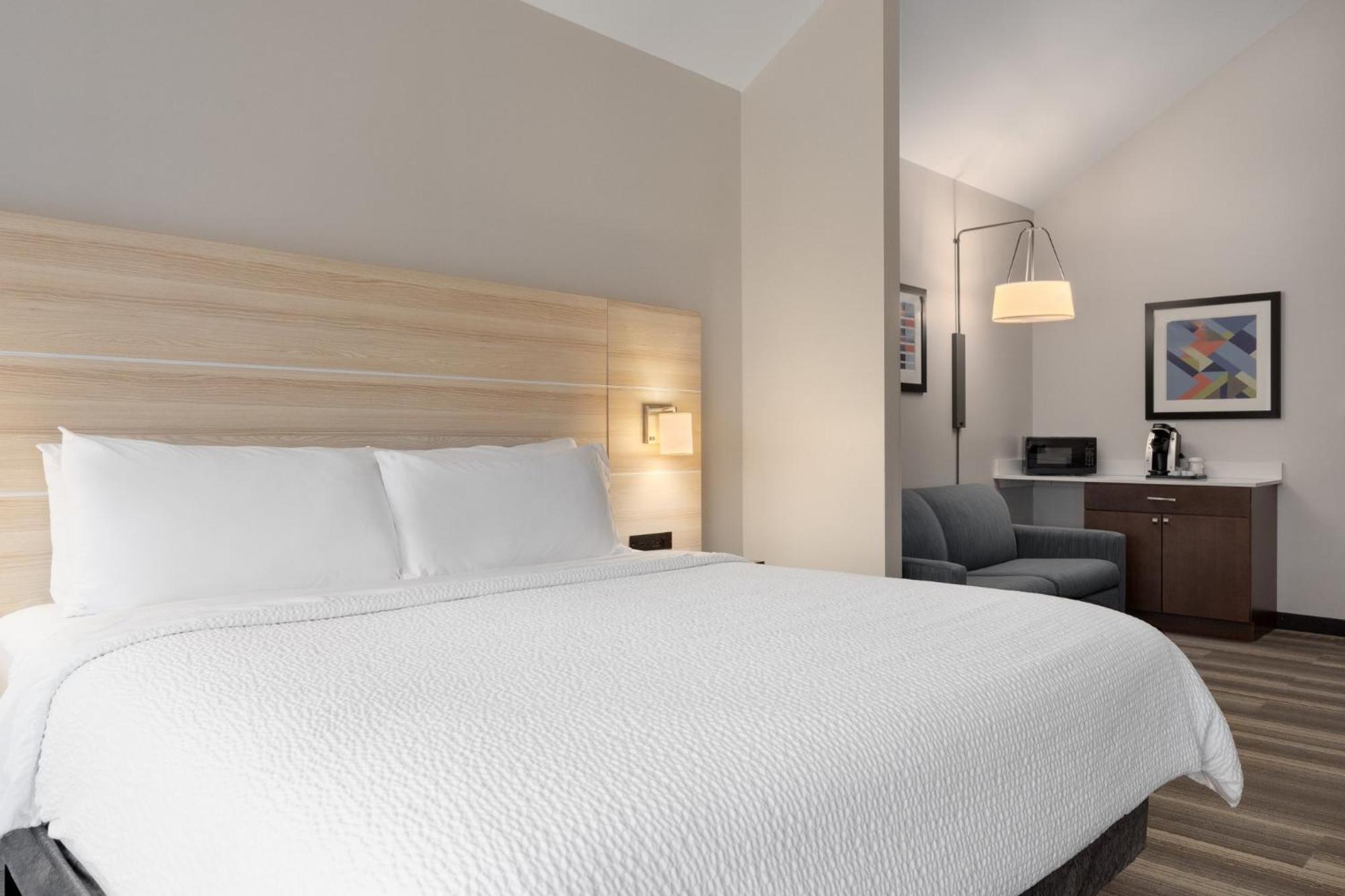 Holiday Inn Express Hotel & Suites Saginaw By Ihg Exterior photo