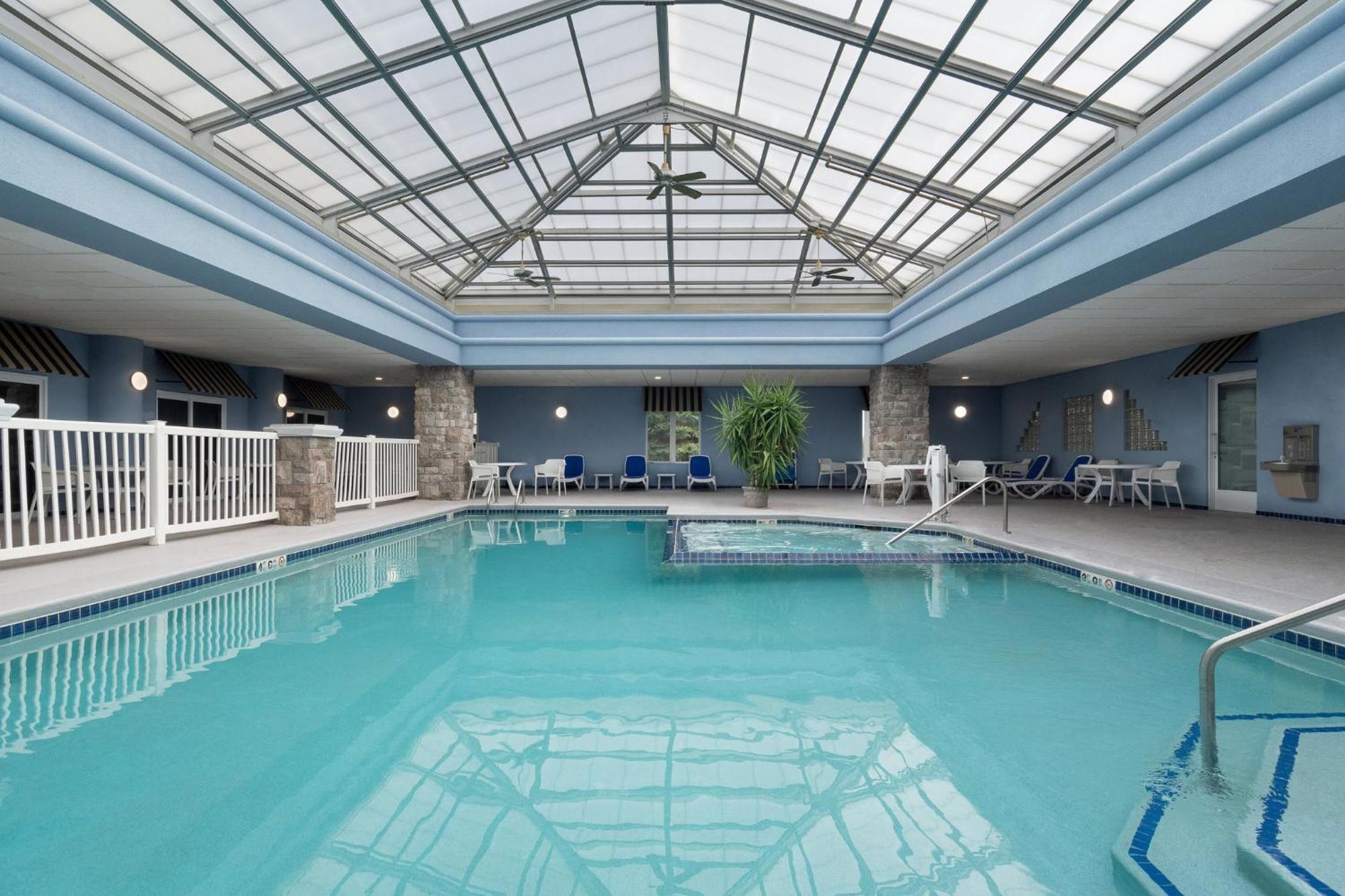 Holiday Inn Express Hotel & Suites Saginaw By Ihg Exterior photo